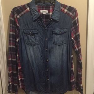 🤠 Jean and plaid button up shirt